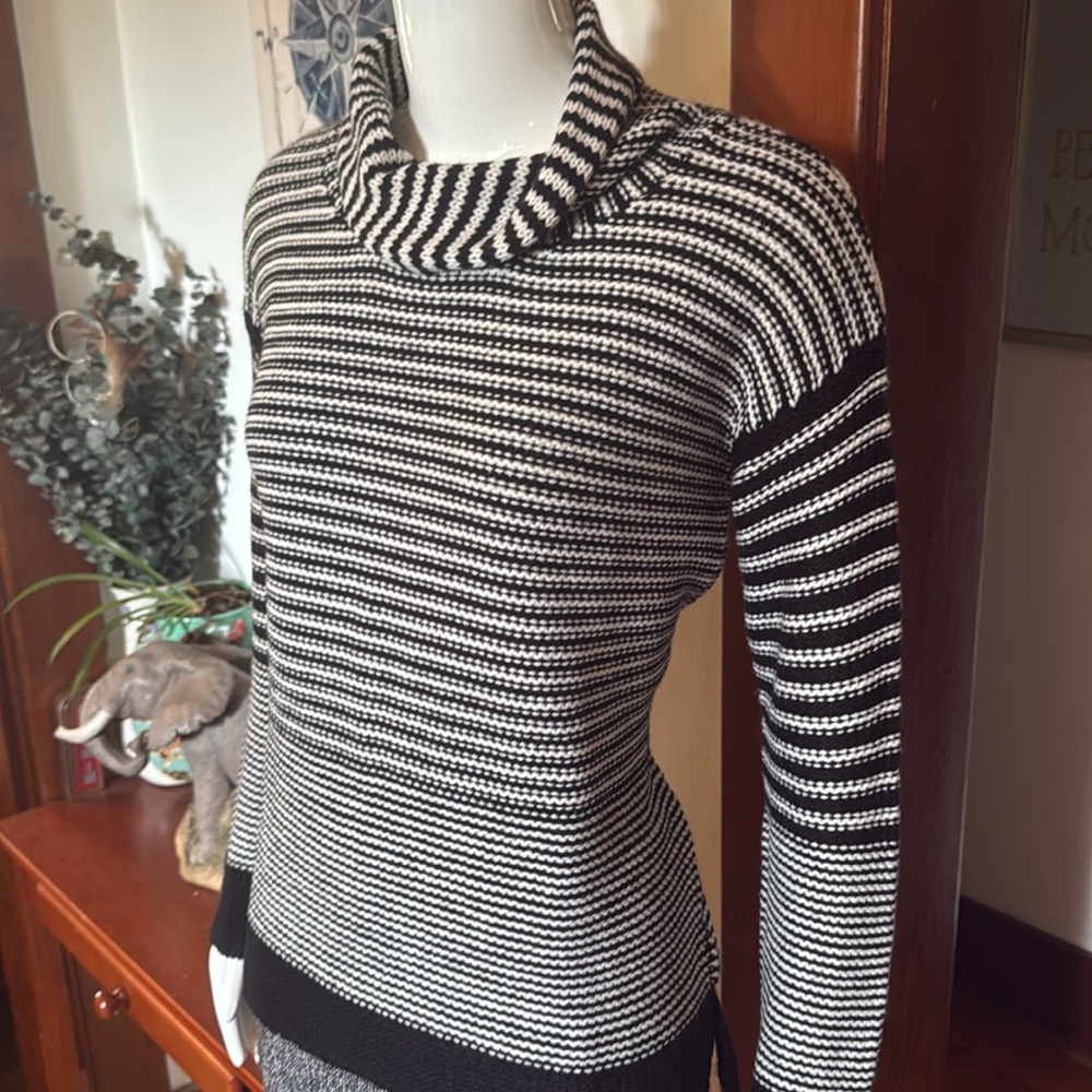 NWT jones Ny size small Striped Black and White Women's Sweater